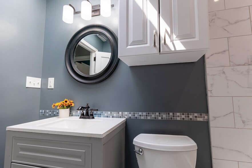 Upstairs Bathroom - 3922 E Capitol St NE