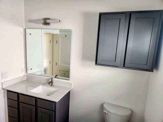 Building Photo - 2707 W Kerria Ave