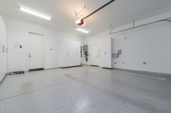 Building Photo - Fully Renovated 2 Bed, 2.5 Bath + Den Single Story Home Available NOW in Eastwood Village in Irvine!