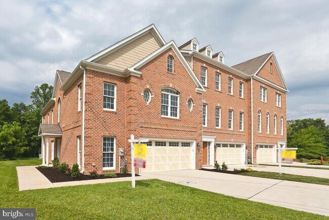 Building Photo - 12 Chestnut Woods Dr
