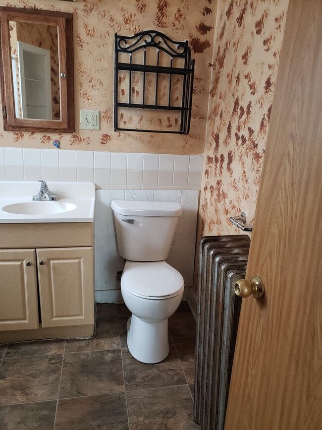 Building Photo - 5 bed 2 bath Single Family Home in Wausau