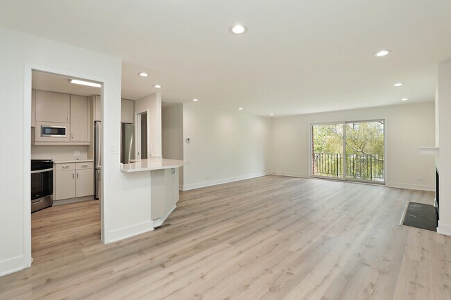 Building Photo - 1250 Park Ave W