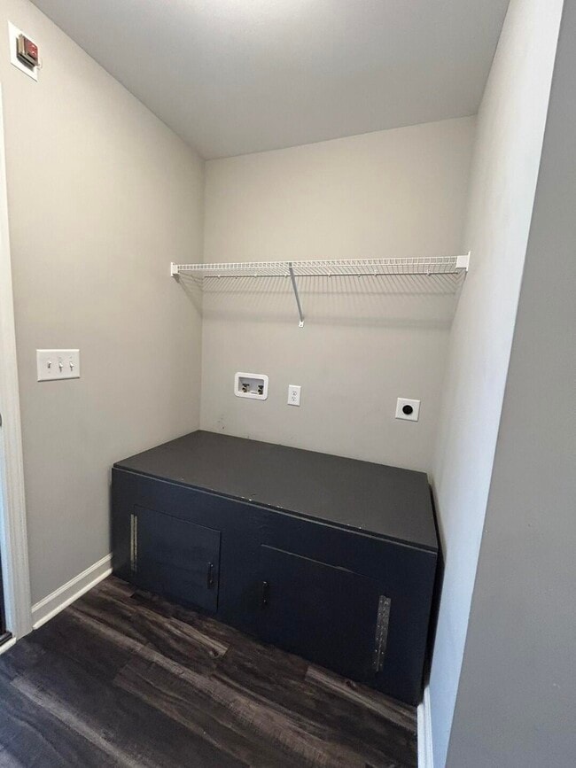 Building Photo - 610 Constitution Dr