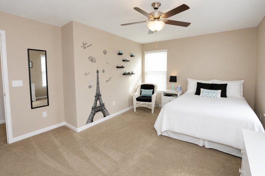 Building Photo - 9480 Woodbine Way