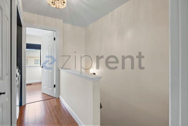 Building Photo - Unit