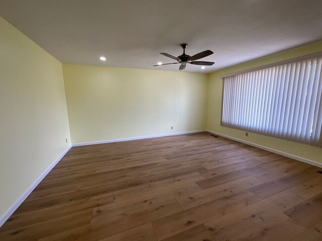 Building Photo - Beautiful Home in Established Fresno Neigh...