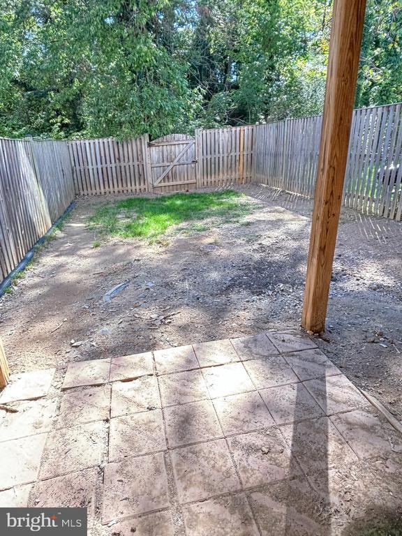 Building Photo - 802 Pendleton Ln