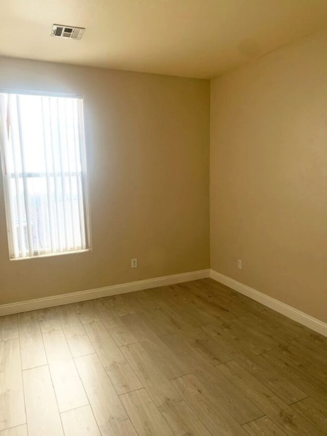 Building Photo - Single story 3 bed 2 baths property inside the gated Cactus Springs community! Home has all LVP a...