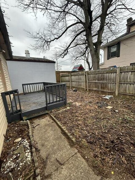 Building Photo - 1005 Walnut St