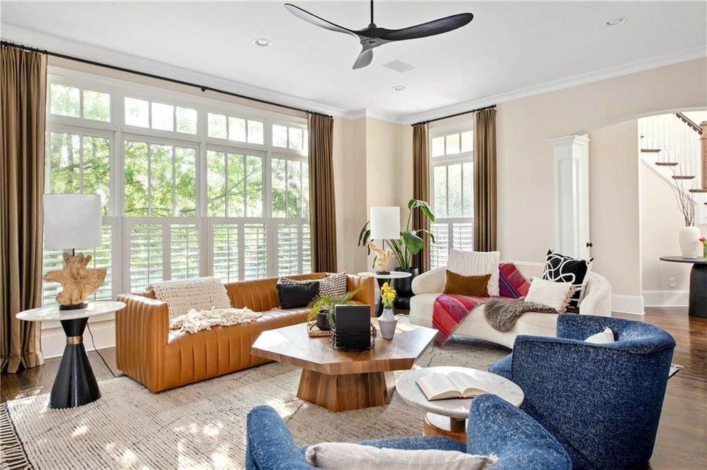 Building Photo - 582 St Charles Ave NE