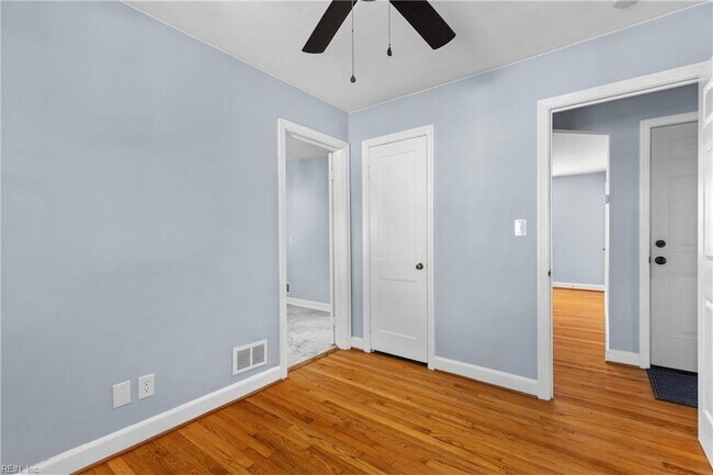 Building Photo - 1200 Little Bay Ave