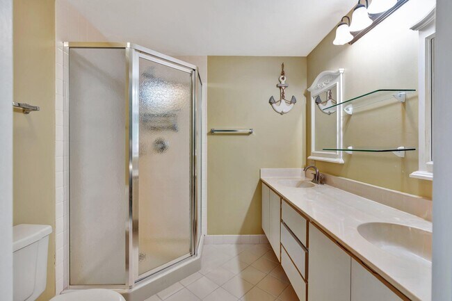 Building Photo - 3016 30th Ct