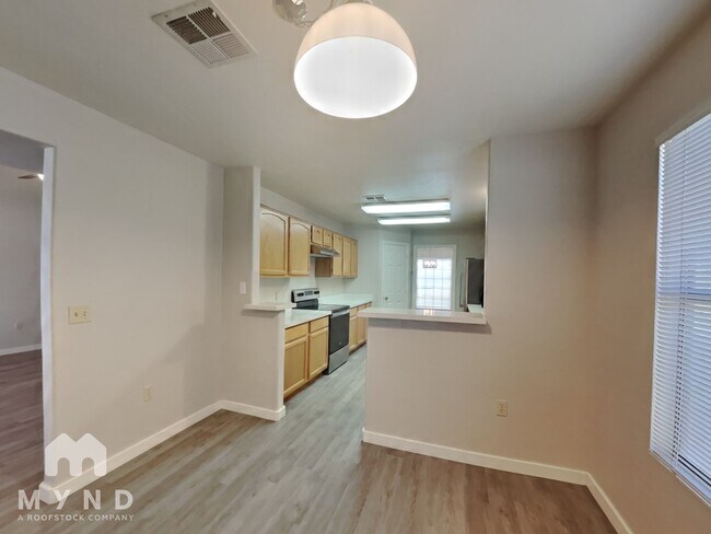 Building Photo - 634 N Quartz St