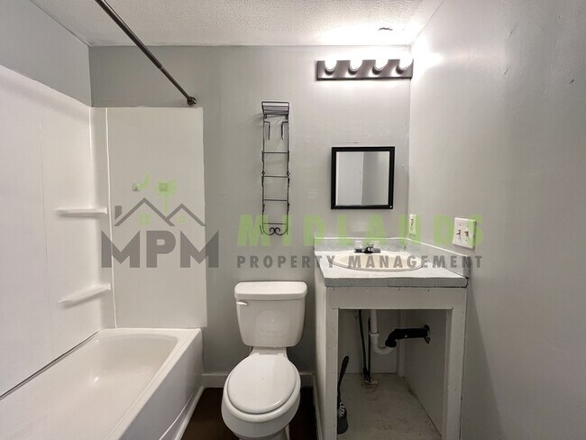 Building Photo - 240 Rister Rd