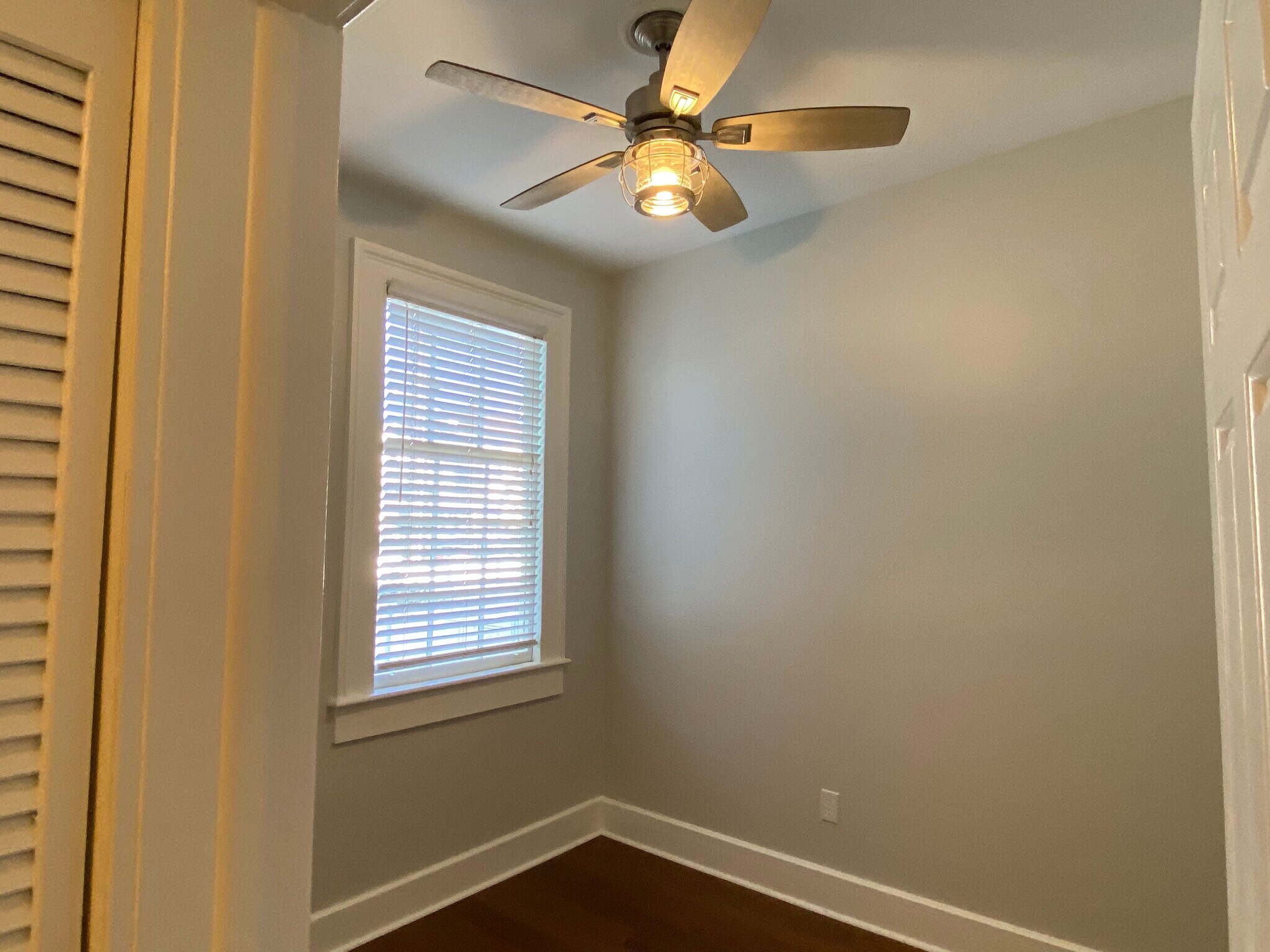 First bedroom - 118 W Duffy St