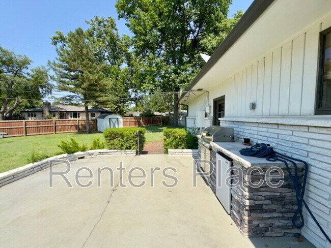 Building Photo - 4051 E 46th Pl