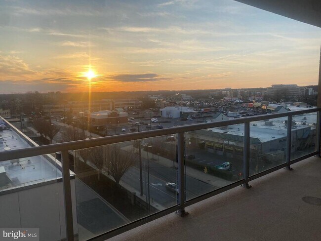 Building Photo - 5750 Bou Ave