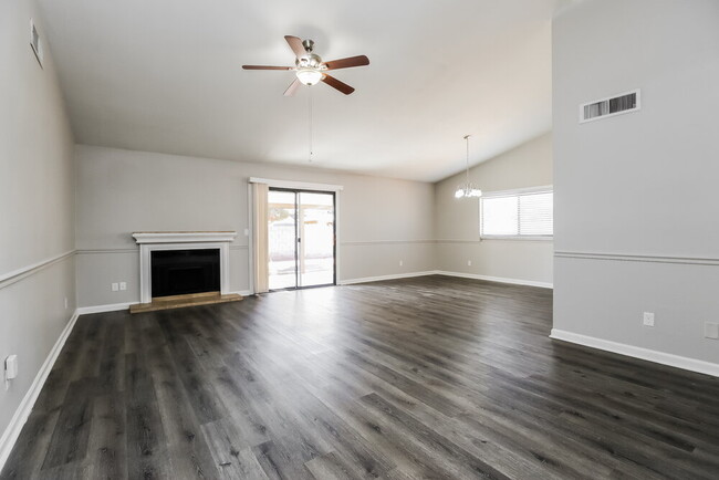 Building Photo - 8204 N 60th Dr