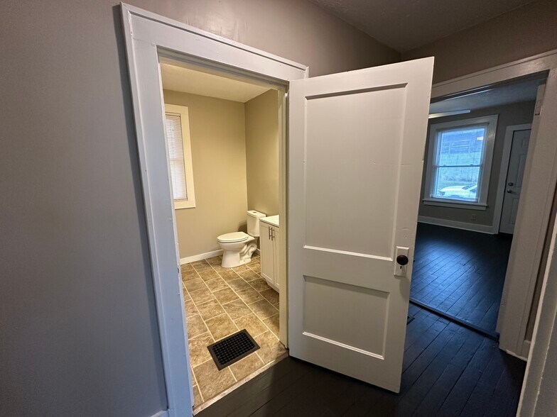 Building Photo - 424 Cherry St