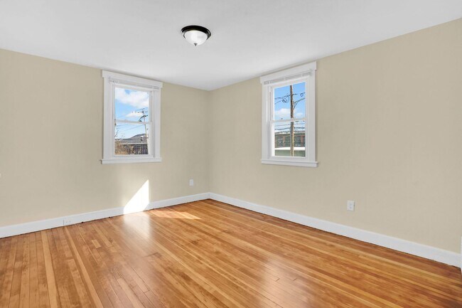 Building Photo - 157-159 Pleasant Street