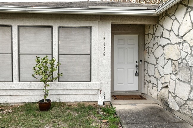 Building Photo - Spacious cozy home  |  Great location  |  2 bedroom  |  1 bath  |  1 car garage