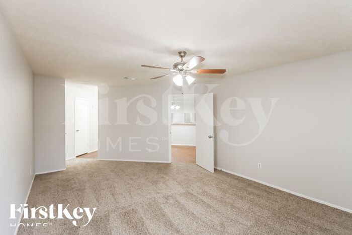 Building Photo - 13323 Oak Ledge Dr