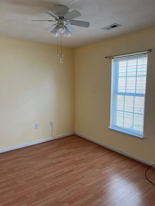 Building Photo - Charming 3-Bedroom Ranch in Quiet NE Roanoke Neighborhood