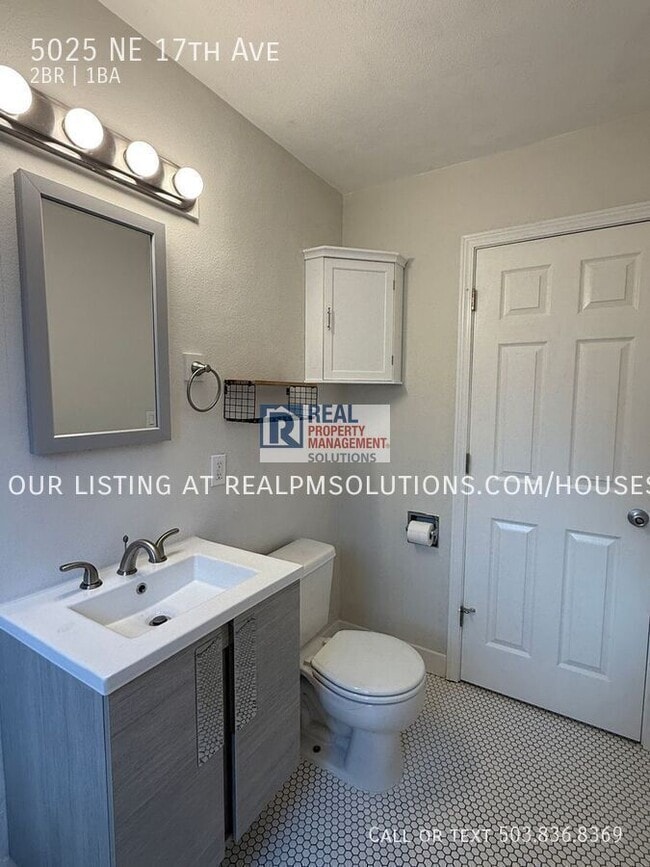 Building Photo - 5025 NE 17th Ave