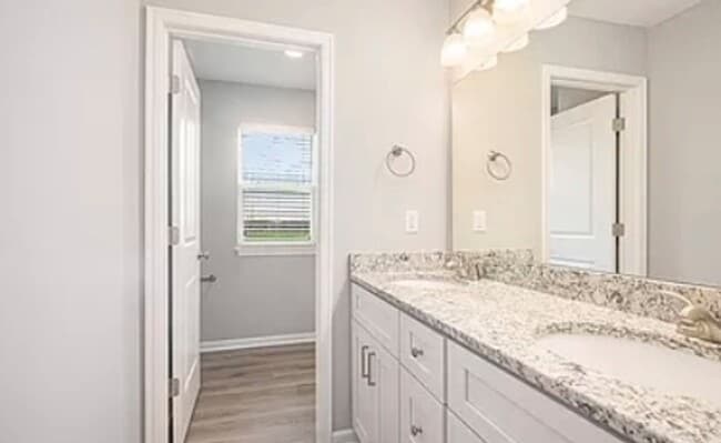 Building Photo - Beautiful 4 bedroom in Blue Springs! Coming Soon!