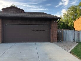 Building Photo - 1213 Siesta Dr
