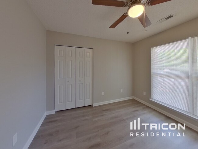 Building Photo - 105 Great Oaks Way