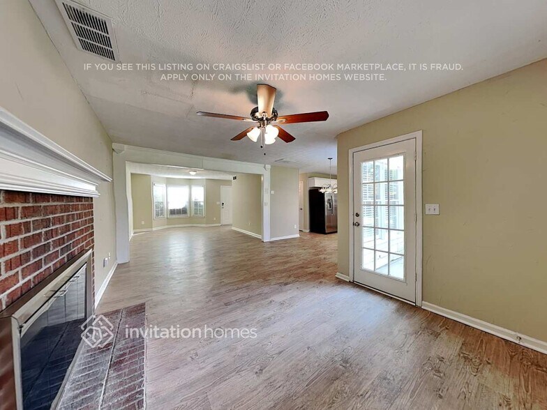 Building Photo - 3925 Riversong Dr NW