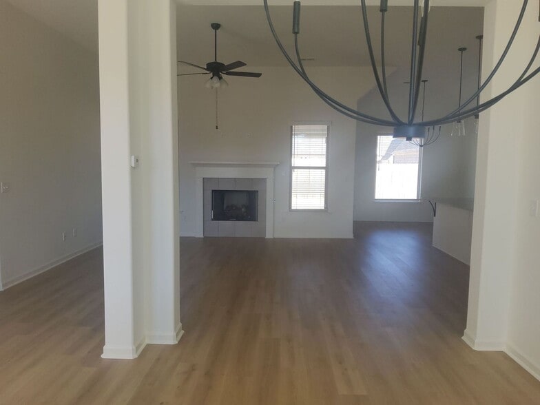 Building Photo - 35 Hillside Dr