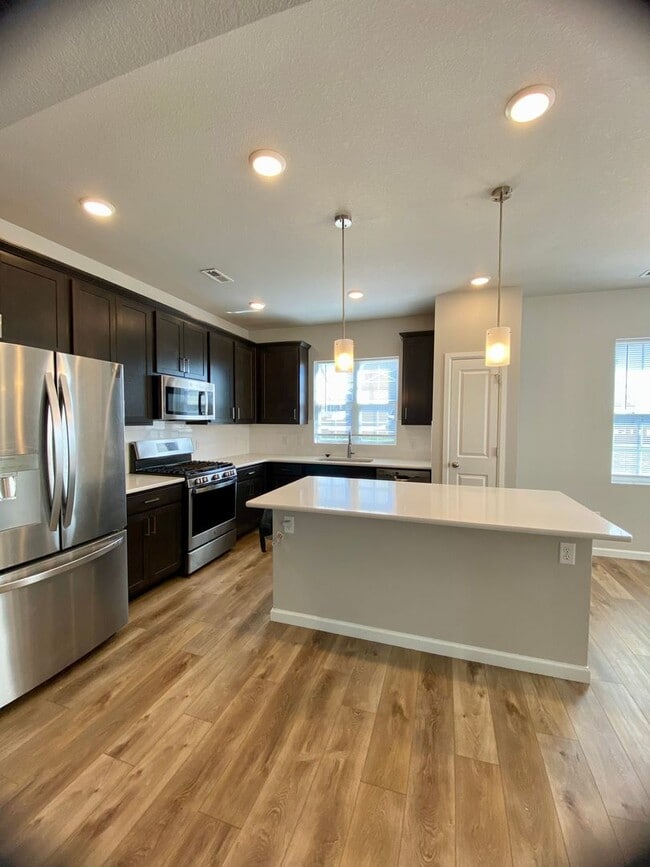 Building Photo - Newly Built 3 Bedroom, Powers and Research...
