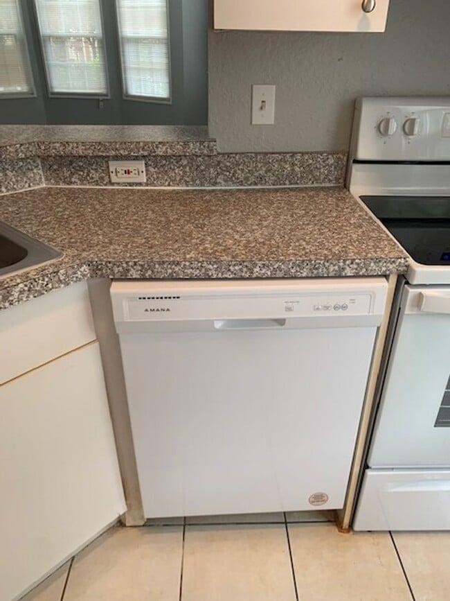 Building Photo - 1 Bed/1 Bath Condo in MetroWest ...