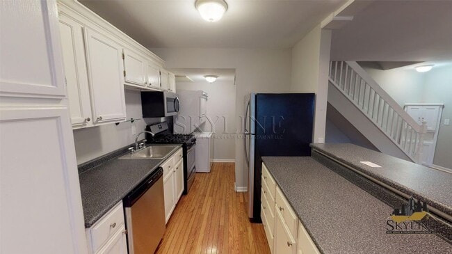 Building Photo - 240 Chippewa Court Unit B