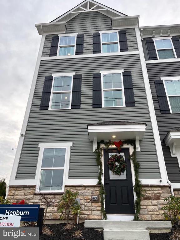 Building Photo - 5 Sidney Ln