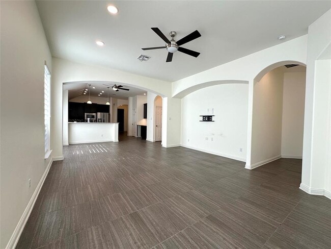 Building Photo - 615 Spanish Mustang Dr