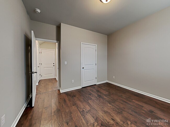 Building Photo - 832 Foxdale Dr
