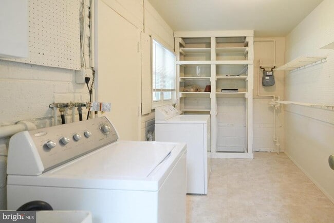 Building Photo - 5512 Ferndale St