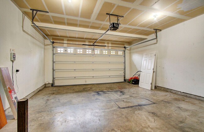 Building Photo - Salmon Creek 4 bd 2.5 ba Available Now!