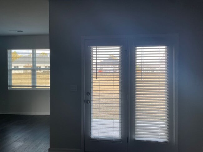 Building Photo - 4 Bed, 2 Bath New Build