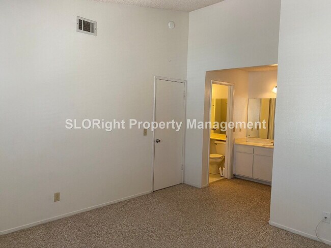 Building Photo - AVAILABLE SEPTEMBER- 2 Bedroom/ 2 Bathroom Condo In Laguna Lake Area