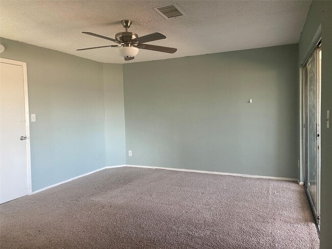 Building Photo - Townhome in Richardson ISD!!