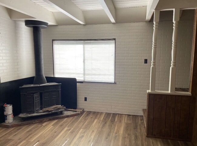 Building Photo - Charming 1 Bedroom + Loft Cabin with Backy...