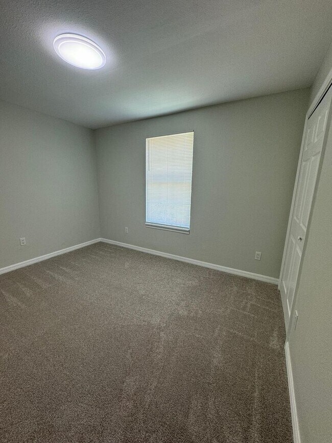 Building Photo - 3/2.5 Home Available Now!