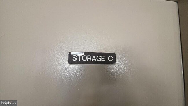 Building Photo - 4960 Sentinel Dr