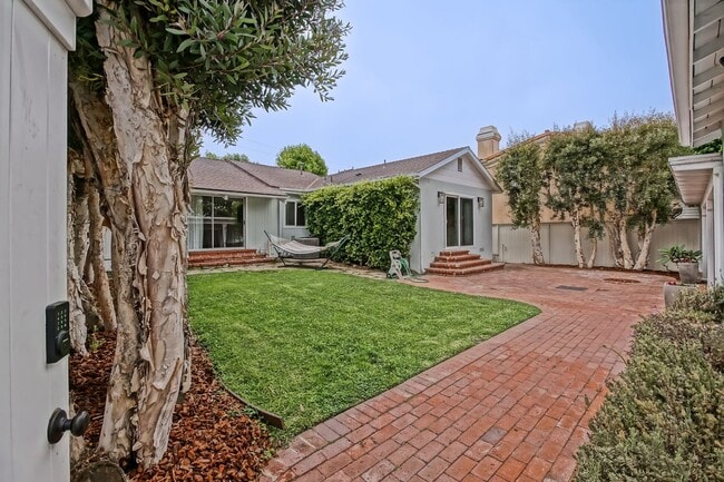 Building Photo - BEAUTIFULLY REMODELED (FURNISHED), 3BR3BA ...