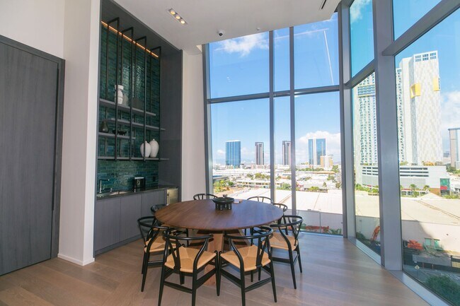 Building Photo - KOULA 2b2b1pkg Ready to Move In!