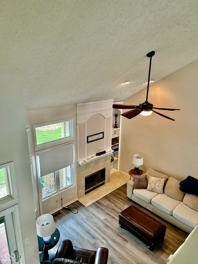 Building Photo - 312 Carriage Ln